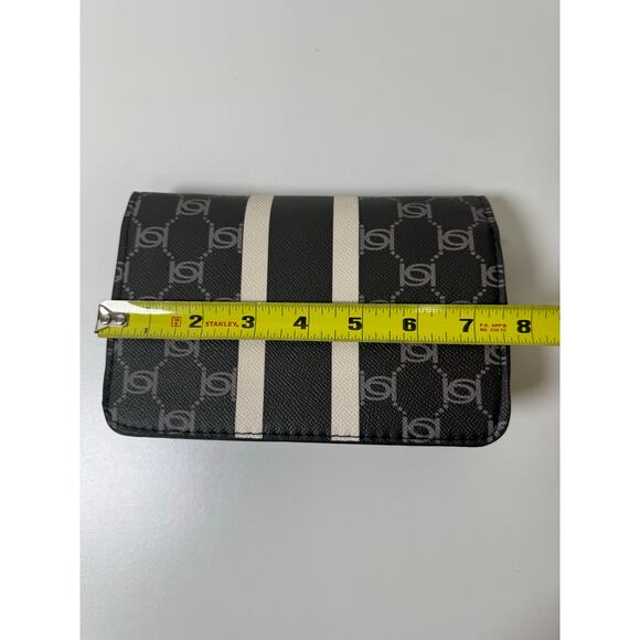 Paisley flap Bebe Los Angeles Crossbody/Clutch – Black & White – NWT - Picture 3 of 7